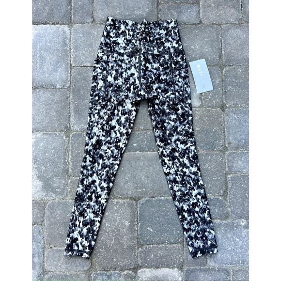 Athleta Salutation Stash pocket tights opaline floral black size XXS - Picture 5 of 6